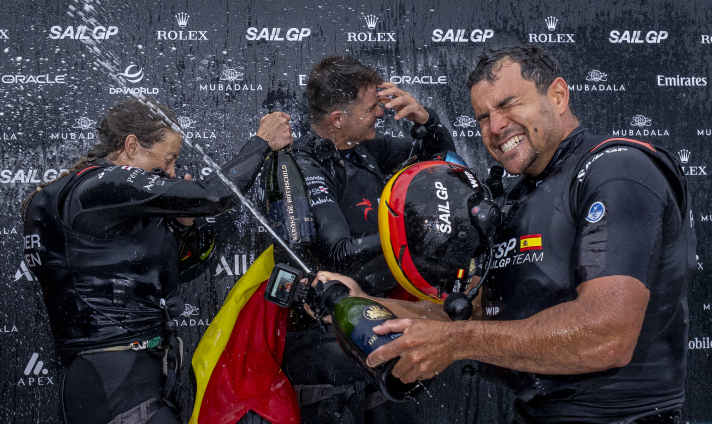 Joel Rodríguez mit dem spanischen SailGP-Team.