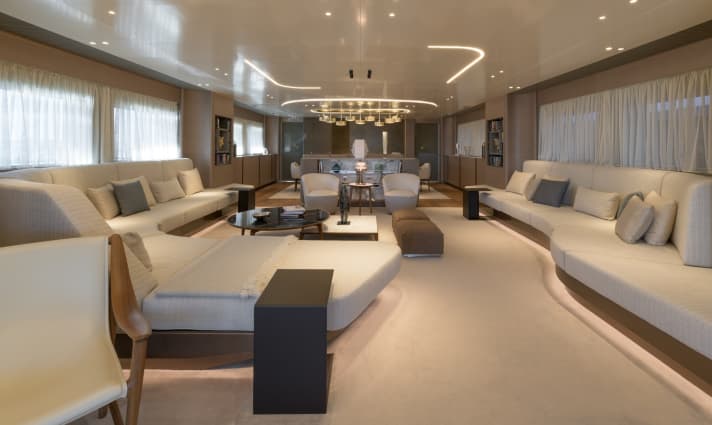 Main salon: The architect and designer Carlo Colombo created spacious rooms that resemble country projects. | n.