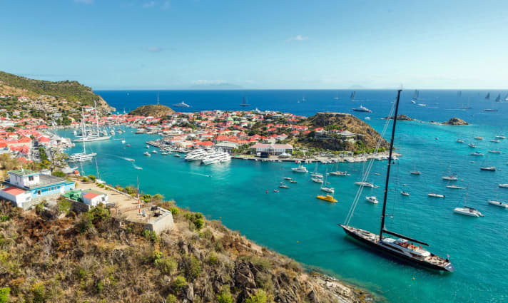 St. Barthelemy: Der malerische Hafen von Gustavia ist der Ausgangspunkt der St Barths Bucket. | t.