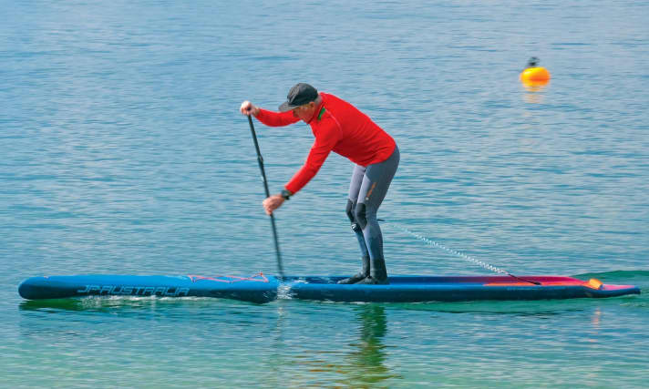 The specialists are unbeatable on flat water in the pure touring category: hard touring boards with a slim nose and wide tail. Here: JP-Australia GTS Carbon 14'0" x 29"