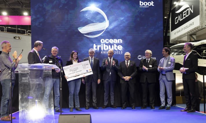 Presentazione del premio Ocean Tribute Award durante la Blue Motion Night al boot di Düsseldorf