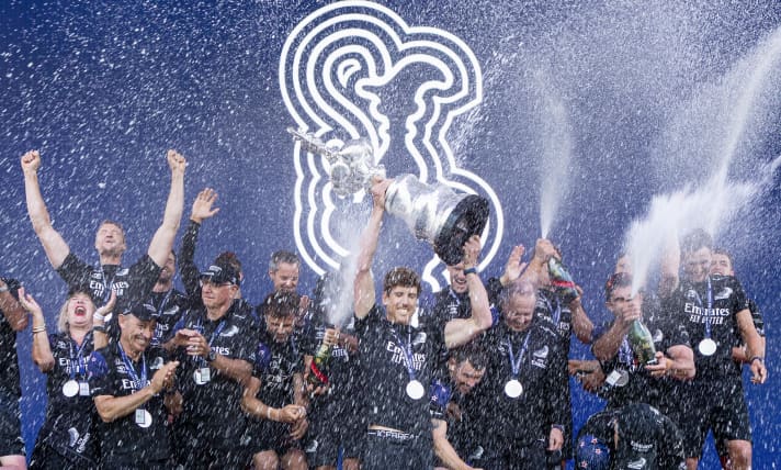   Ici, les Kiwis font encore la fête, mais en coulisses, le décor est déjà planté pour la 37e America's Cup en double avec les Britanniques Studio Borlenghi