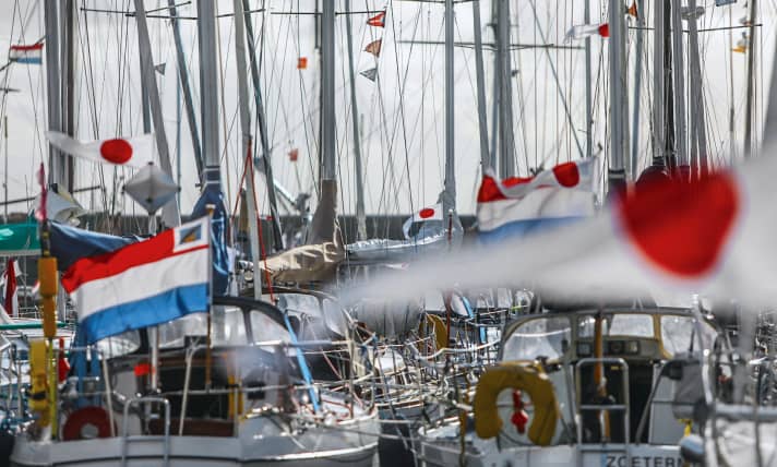 Lots of ones. The Unaone pennant is compulsory in the "200 Myls Solo" single-handed regatta