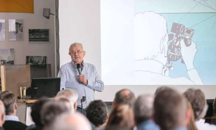   Schenk ha tenuto nel corso della sua vita innumerevoli seminari sull'astronautica e sulla navigazione a lungo raggio in generale.