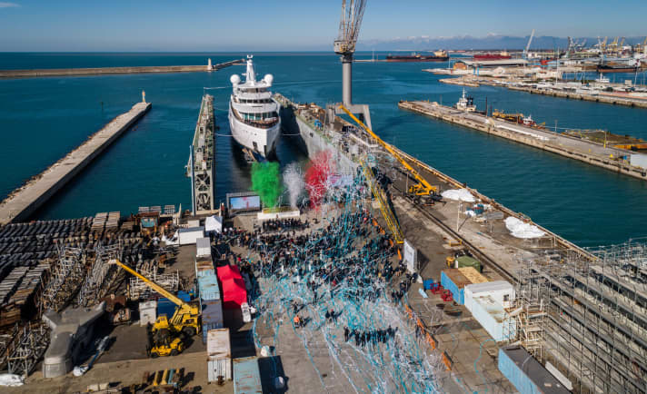 Feierlich: Launch-Zeremonie für Benetti FB 272. | 2.