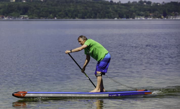 The Starboard Allstar 12'6'' x 27'' is already generally firm, the airline reduces the board movements in wavy conditions.