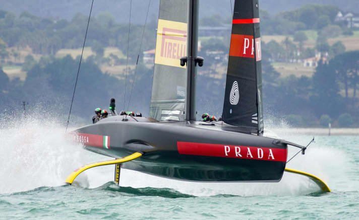   Seront-ils les challengers d'Emirates Team New Zealand lors du 36e match de la Coupe de l'America ? Avec un score de 4-0 pour les Italiens en finale de la Coupe Prada, tout porte à le croire. Le barreur Francesco Bruni a néanmoins appelé à la prudence : "La situation peut rapidement s'inverser".