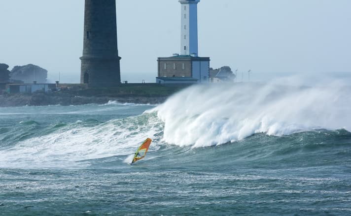 Surfen vor Europas größtem Leuchtturm, Ile de Vierge
