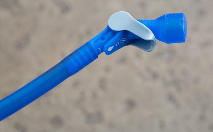 Camalbak: Mundstück mit Sperrhebel. Erfordert im "offenen" Zustand nur wenig Beißdruck.