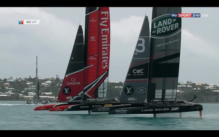   Einfach schneller: Das Emirates Team New Zealand lässt Land Rover BAR stehen