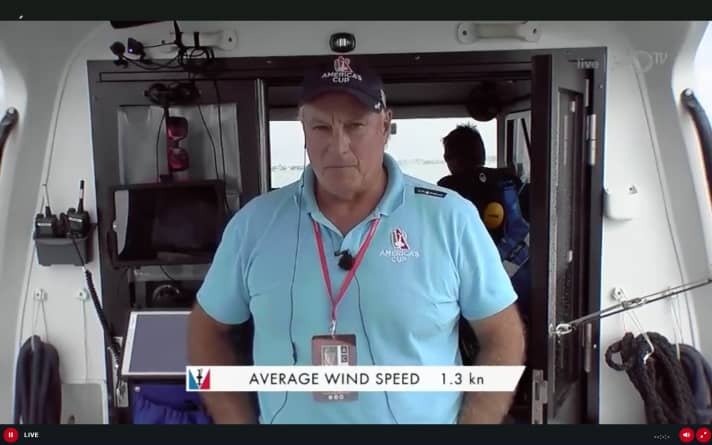   The teams had to abandon the floundering race in the first race after exceeding the time limit, but were then able to start the decisive race: Race Director Iain Murray