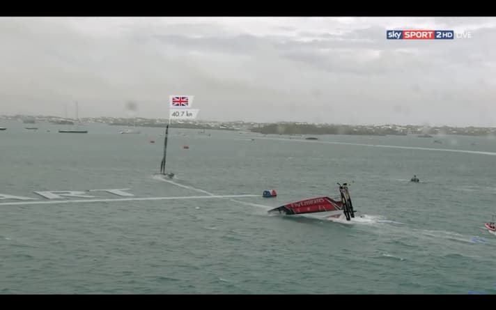  While the British Land Rover BAR team roared away at a speed of more than 40 knots, the New Zealand boat rolled over behind them