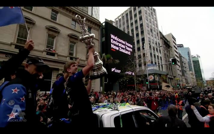   Willkommen zuhause, Emirates Team New Zealand!