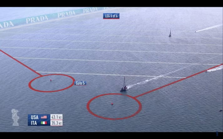   The capsize in sequence: all is still right with the world on board "Patriot". The Americans race towards the leeward buoy at 43.1 knots