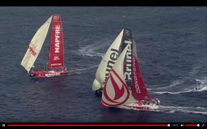   L'attaque de Dongfeng en quatre images... Ici, le skipper et barreur Charles Caudrelier attaque en priorité
