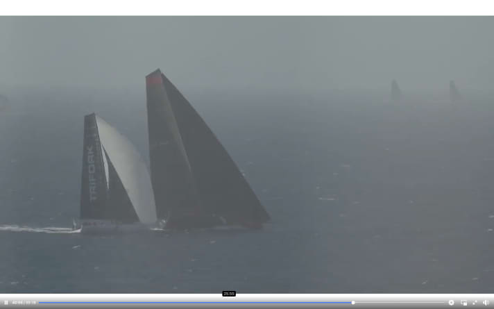   A snapshot from the live broadcast of the start: It was impressive to see the speed with which the hundred-footer "Comanche" moved like a black wall through the field of monohull yachts