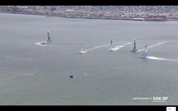 This is how the situation developed before the crash between New Zealand (2nd from right) and France (3rd from right)...