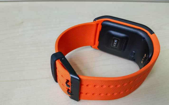 A diode on the back measures the pulse in the skin.