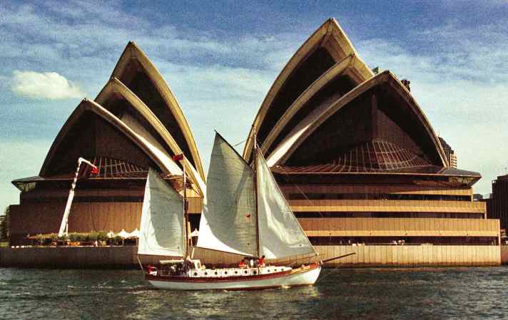 Replica of the "Spray" sails in front of the Sydney Opera House in 1996 to mark the 100th anniversary of Slocum's arrival in Sydney