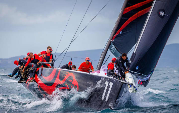 Hasso and Tina Plattner's "Phoenix" ahead of Scarlino. The fast yacht with the bow number 11 was in third place after six races