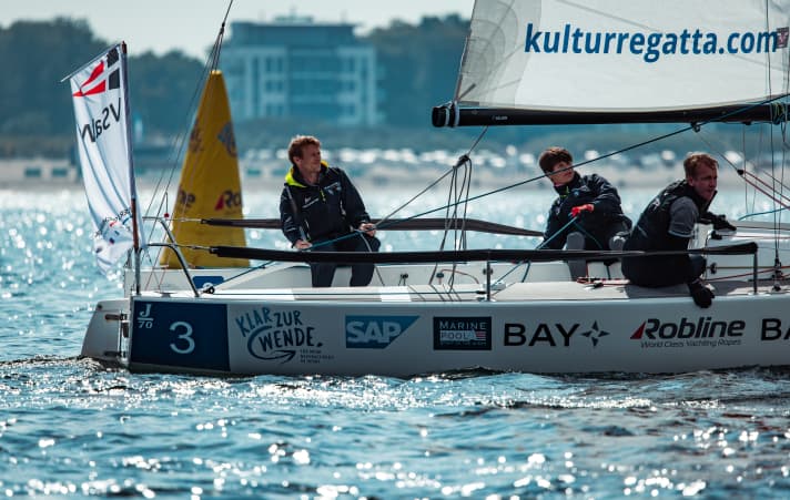 Die VSaW-Crew vor Warnemünde
