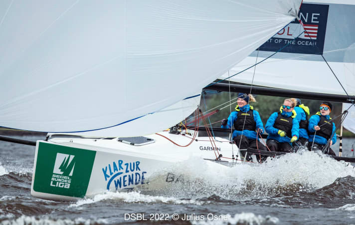   Ladies fast first: Silke Basedow and her women's crew sailed to third place in the league opener - the well-rehearsed team from the host Hamburger Segel-Club is a force to be reckoned with for the rest of the season