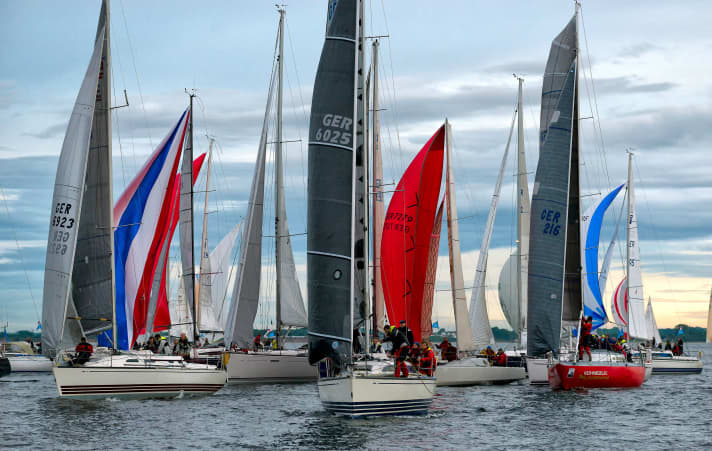   La bousculade pour les meilleures positions de départ pour le Ærø Rund 2017
