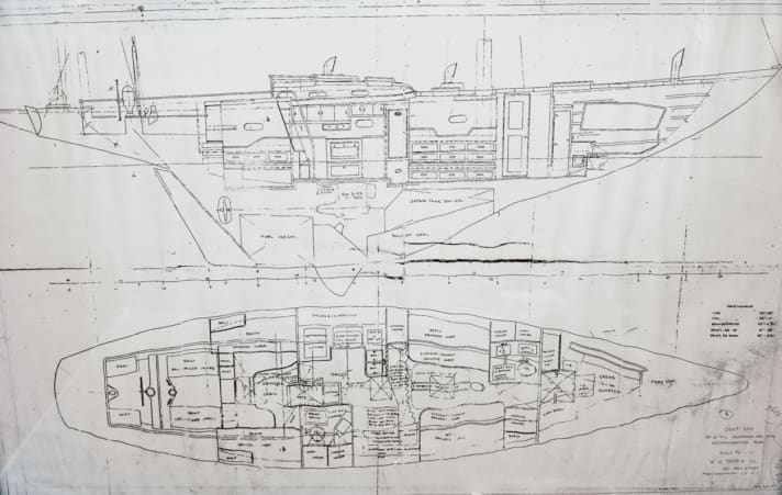 https://www.segeln-doric.de/ En 1966, le yawl en aluminium "Doric" a été construit par Abeking & Rasmussen à Brême pour l'Américain Stanley Tannanbaum comme yacht de régate.