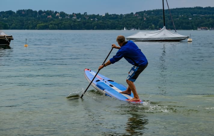 26 inch width and the moderate tail provide safety in tight turns