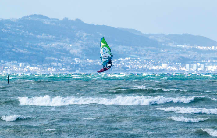 When the foehn sweeps across Lake Constance, Local David Jeschke has fun.