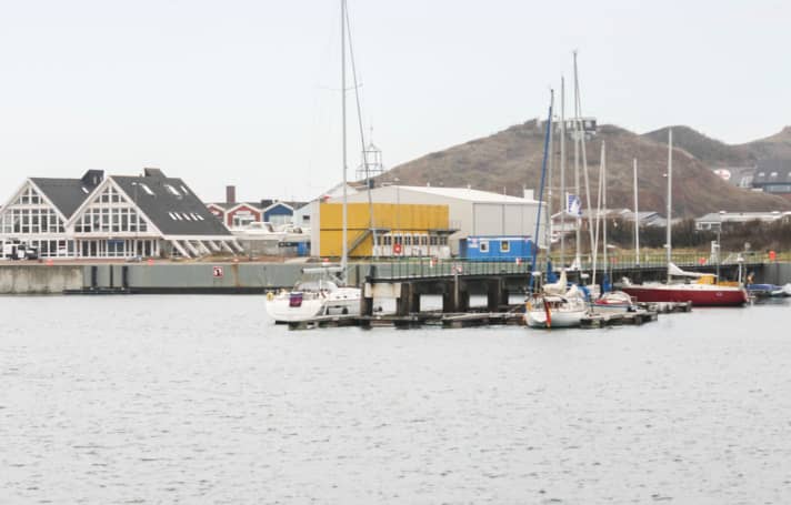   Beaucoup de conteneurs, mais assez de place pour le boot Düsseldorf Race Village