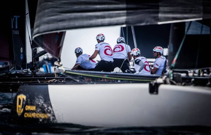   Ernesto Bertrarelli, propriétaire d'une écurie de course, a mené son équipe Alinghi à la deuxième place et s'est bien défendu dans le peloton des professionnels.