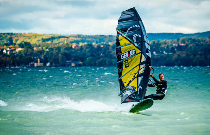 Andy Laufer has also caught GPS fever. No storm front approaches the Ammersee unsurfed.