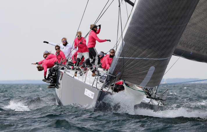   Kirsten Harmstorf's "Tutima" in the endurance test: The women passed the battle in strong winds and rough waves with flying colours