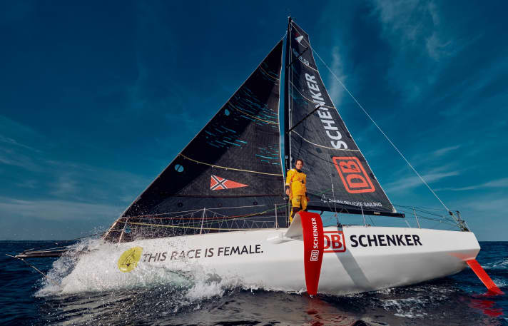 Das Symbolbild für Susann Beuckes Umstieg vom olympischen in den Seesegelsport: die 31-Jährige mit ihrer Figaro