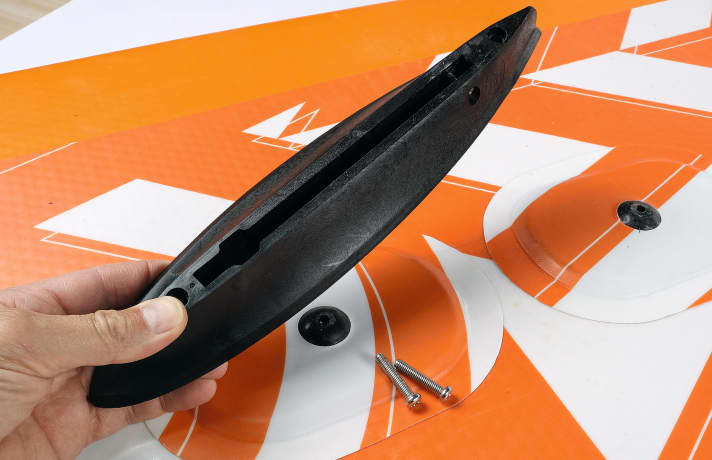   The centre fin box can be completely removed. If you mainly want to paddle, this reduces the water resistance to a minimum.
