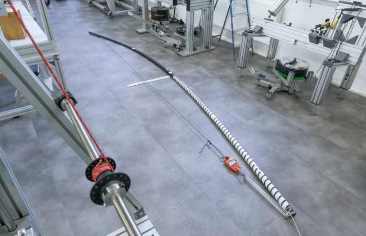 Mehr als 100 Biegeversuche haben wir bei unserem Test im Frühjahr 2024 gemacht: einmal mit jeweils gleicher Zugkraft (125 Kilo) – und zusätzlich bis zu einer festgelegten Durchbiegung (35 cm) in der Mitte.