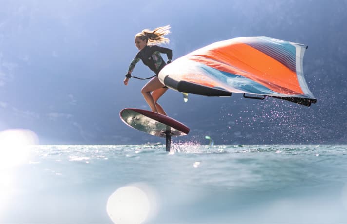 If you want to teach wingfoiling, you don't have to be a professional, but you do need to be able to master the basic manoeuvres