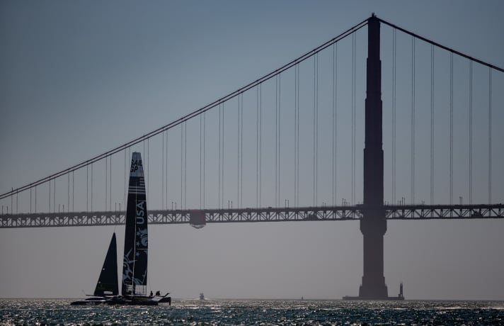 Gli americani nel 2020 sotto il Golden Gate Bridge, dove ormai tutto è pronto per l'emozionante finale