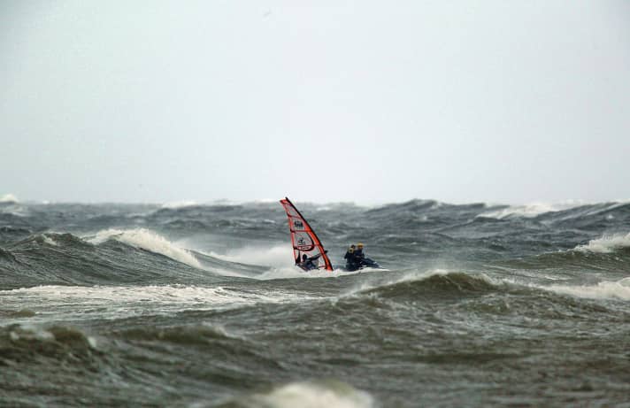 Der Kampf „Mensch gegen Sturm“ macht die Faszination des Storm-Chase-Events aus.