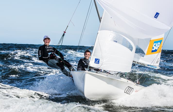   Die 470er-Europameister Ferdinand Gerz und Oliver Szymanski haben Spaß beim Training vor Rio de Janeiro