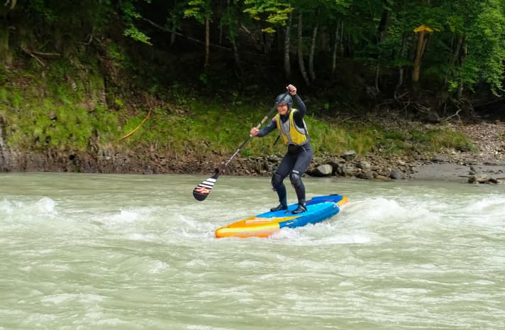Das schwerste Board “Superior Edition 3D Stringer” ist das steifste und liegt am ruhigsten im bewegten Wasser. Das Laminat ist dicker und damit stabiler