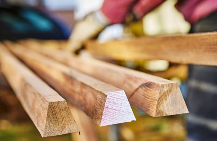 Länge ausmessen und Schäftungslänge hinzugeben. Ein Trapezprofil sorgt für gute Eigenschaften