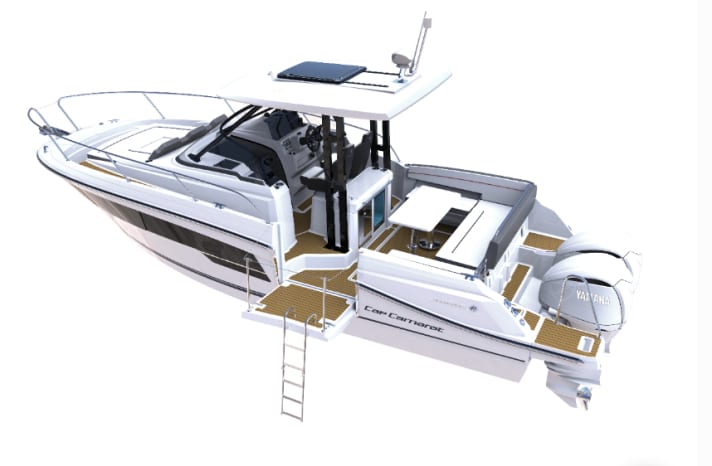 The double bed under the cockpit and the convertible seating area offer a total of four comfortable berths