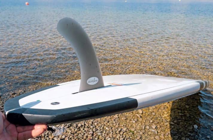 Man sieht die deutliche Durchbiegung und sehr schlanke Kanten des Norden Glider.