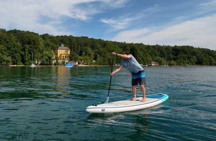Das Bord bietet eine flache Gleitlage mit wenig Aufbiegung.