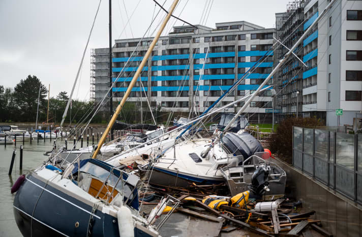 Der Hafen von Damp glich am Morgen danach einem Trümmerfeld. Alleine hier sanken Dutzende Schiffe.