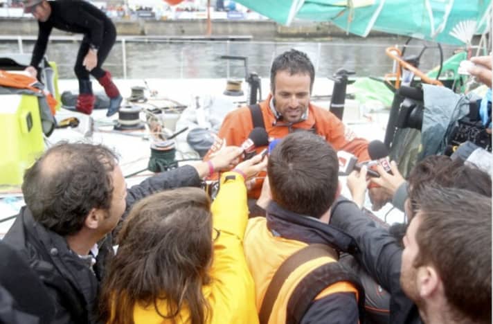   Franck Cammas beim ersten Sieger-Interview