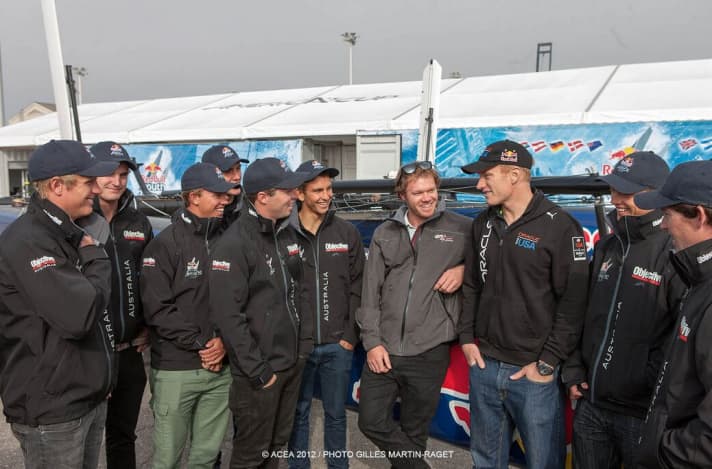   Modèle : Jimmy Spithill (3e à partir de la droite), le plus jeune vainqueur de l'America's Cup