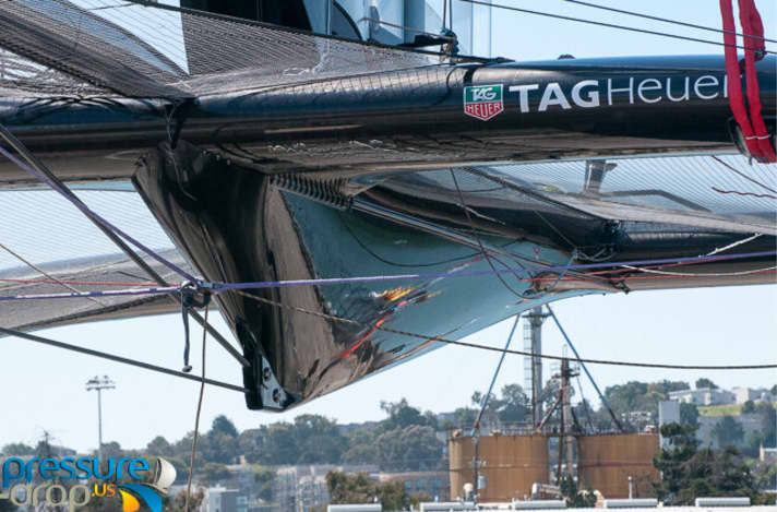   Le pod situé au milieu du bateau sous le trampoline a été recouvert d'un revêtement aérodynamique.